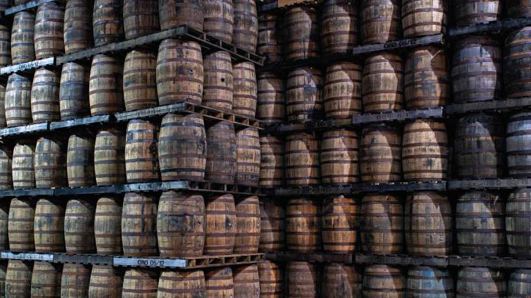 Las barricas en el proceso de añejamiento del Whisky
